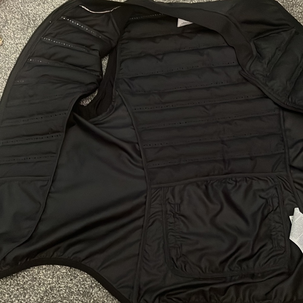 nike vest - Picture 2 of 3